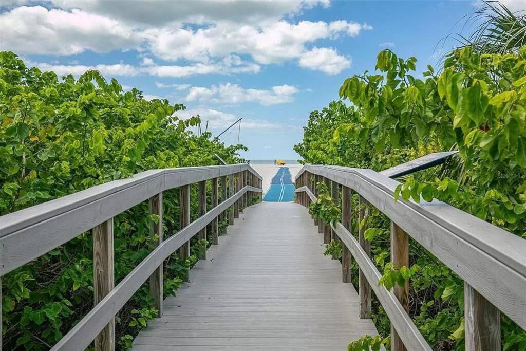Treasure Island Beach Retreat St. Pete Beach Exterior photo